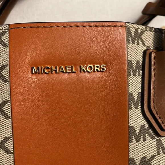 Michael Kors Mercer Tote - Picture 4 of 7